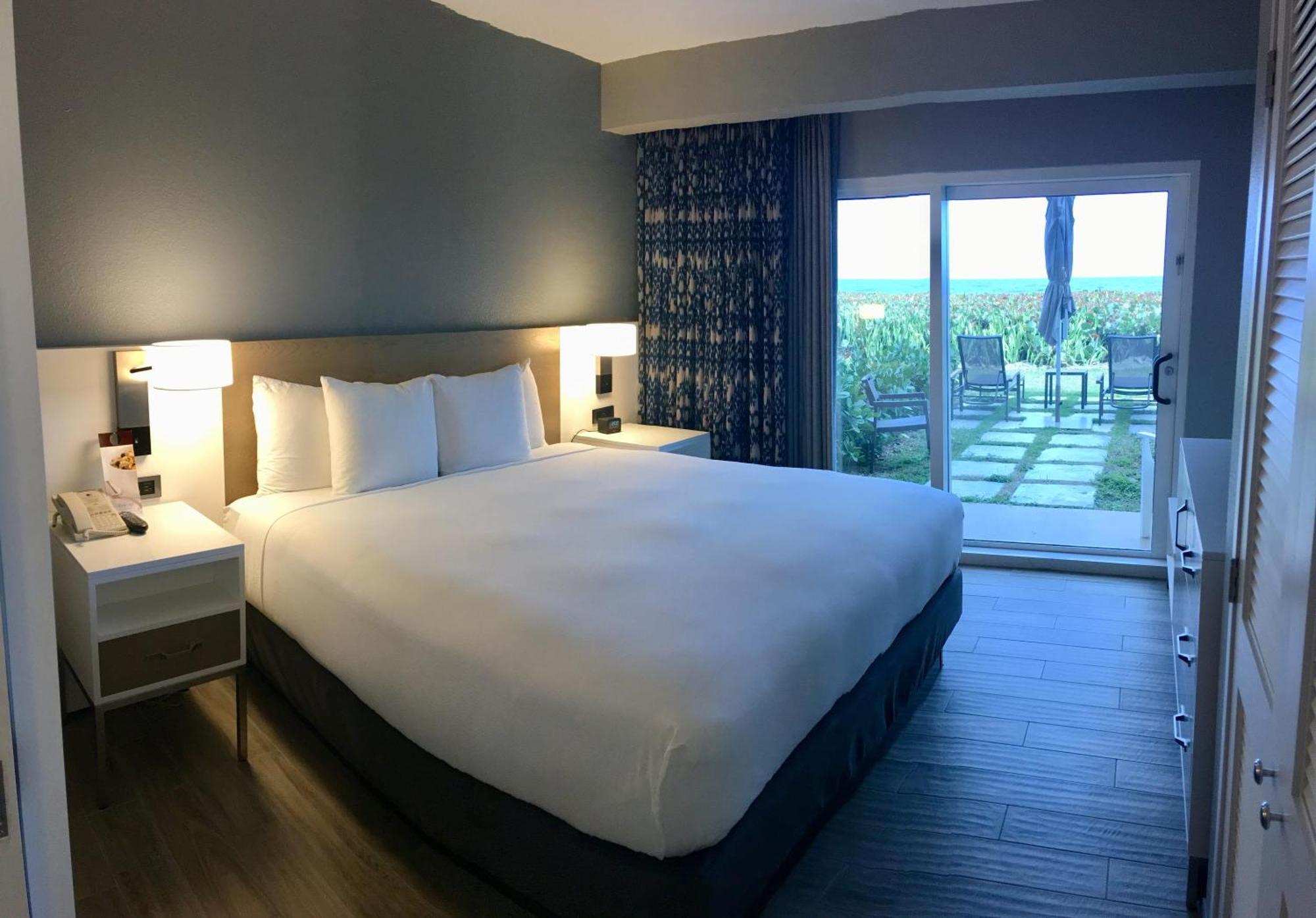 Doubletree Suites By Hilton Melbourne Beach Oceanfront Exterior foto