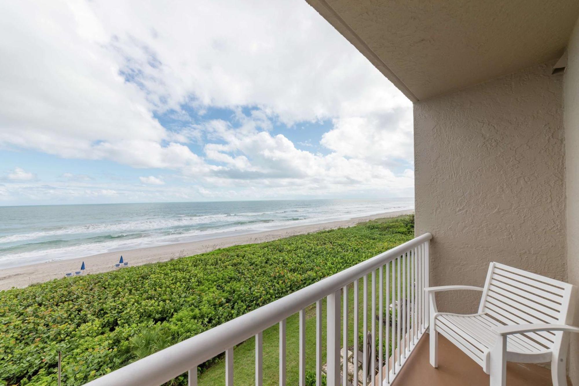 Doubletree Suites By Hilton Melbourne Beach Oceanfront Exterior foto